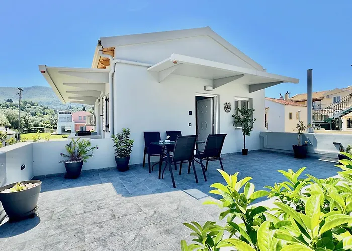 Acharavi Apartment *