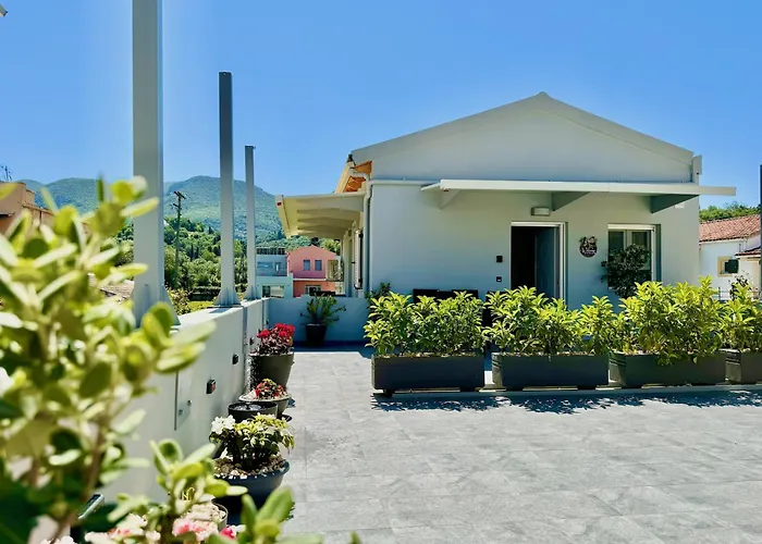 Acharavi Apartment *